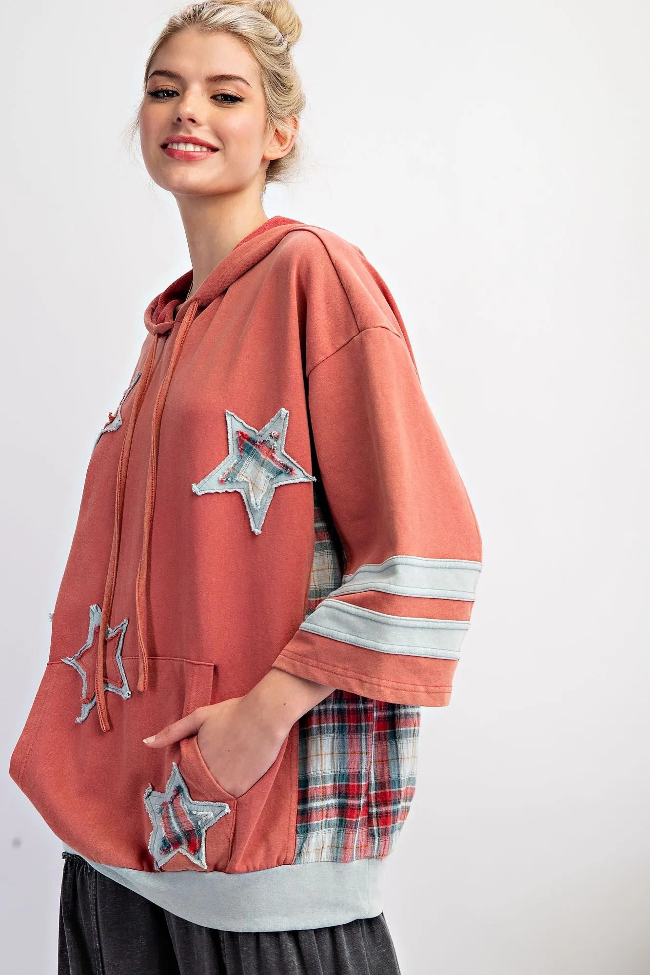 Easel Star Patch Mineral Washed Hoodie Pullover