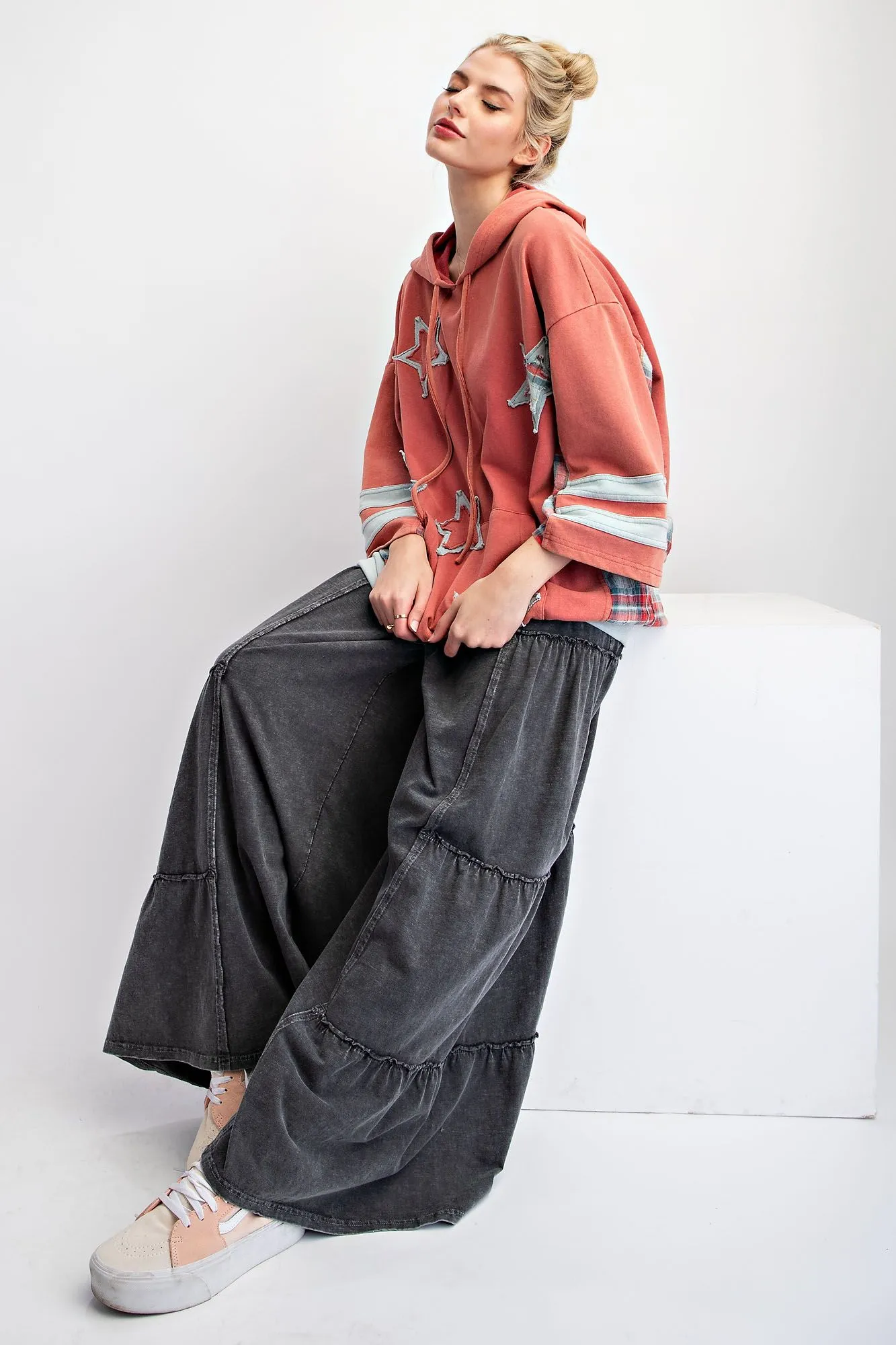 Easel Star Patch Mineral Washed Hoodie Pullover