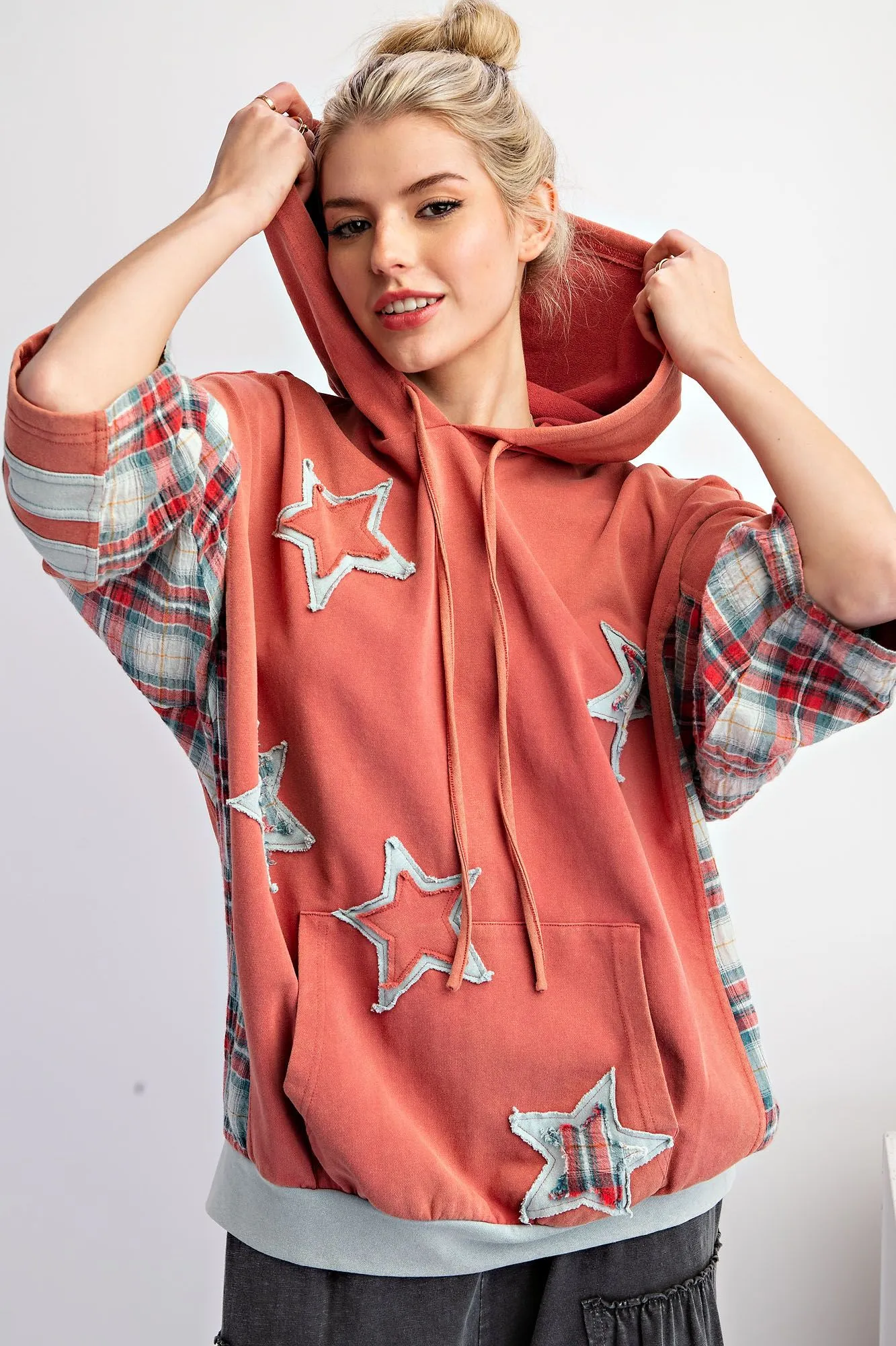 Easel Star Patch Mineral Washed Hoodie Pullover