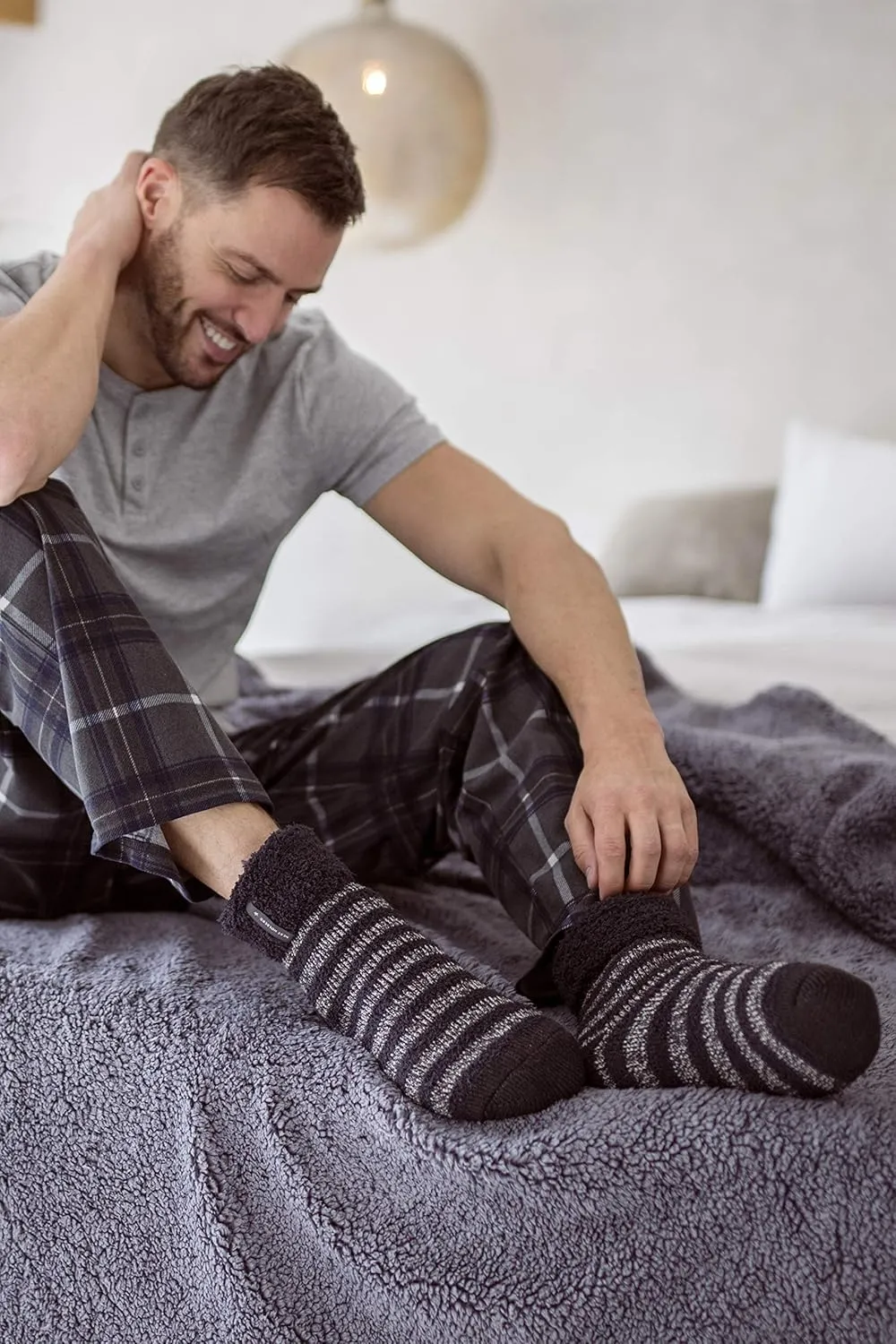 HEAT HOLDERS Mens Luxury Cozy Soft Fleece Lined Fluffy Bed Socks for Sleep