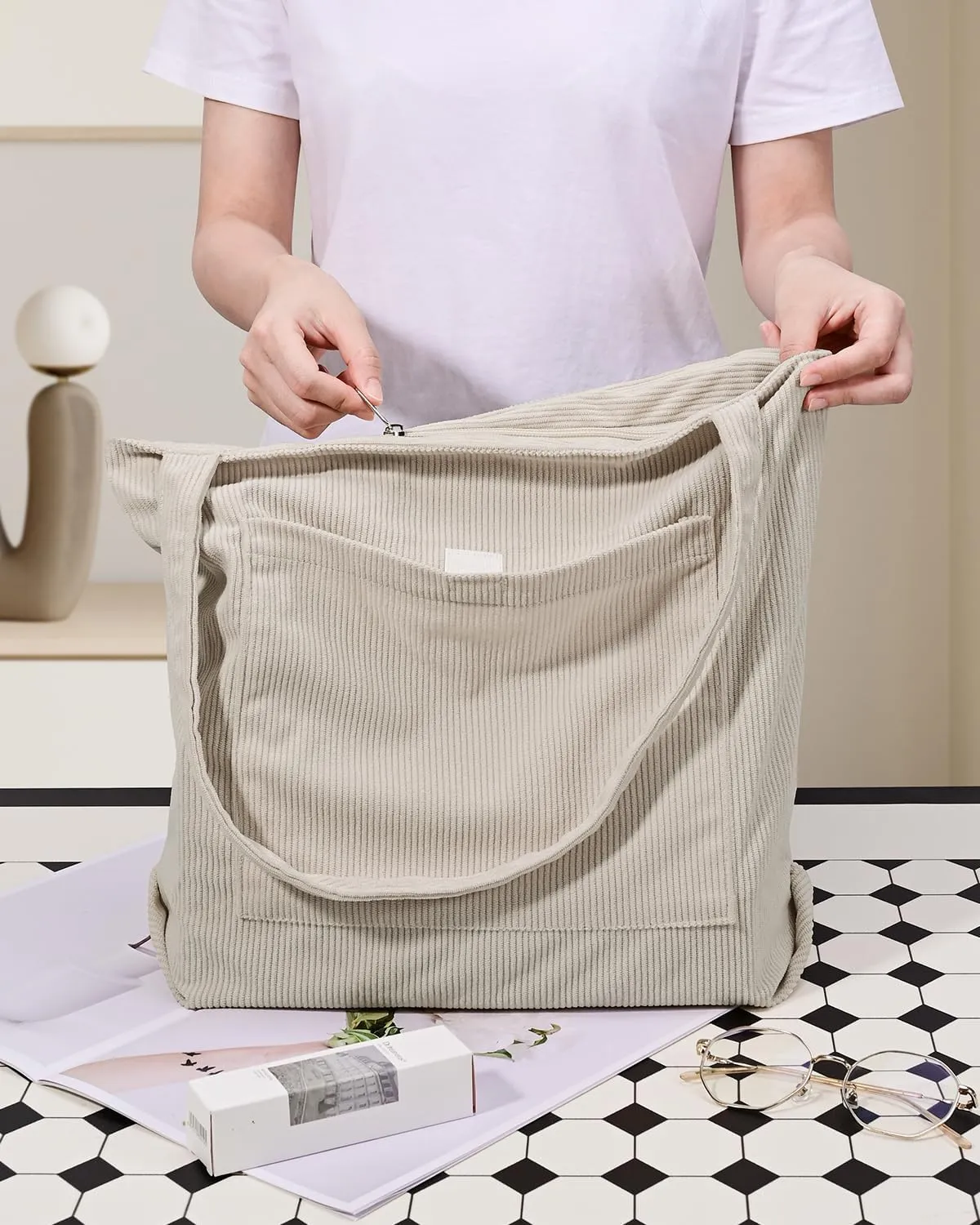 Iioscre Corduroy Tote Bag for Women,Hobo HandBags with Zipper,Large Capacity Casual Shoulder Handbags with Inner Pockets