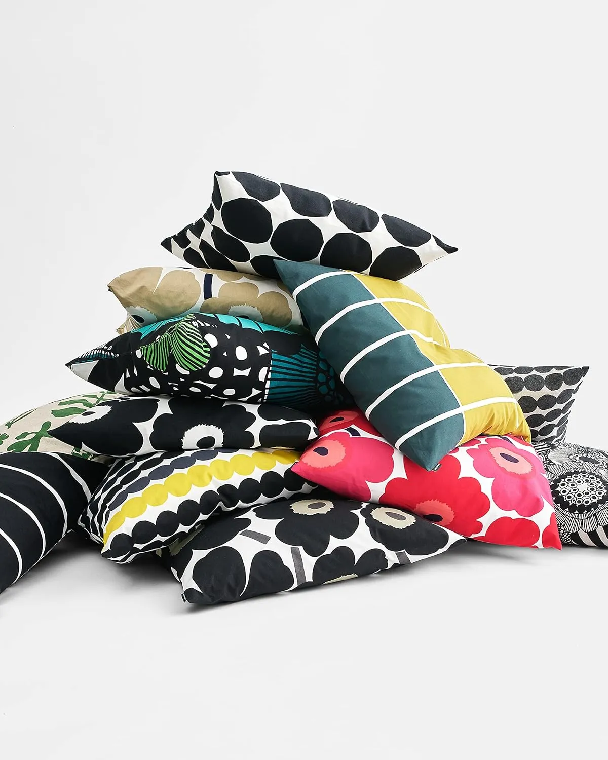 MARIMEKKO Pieni Elokuun Varjot Cotton Pillow Cover (Canvas and Green) – Refine Your Home Décor with Our Square Cushion Cover W/Side Zip Closure — Modern Pillow Covers 20x20 inches