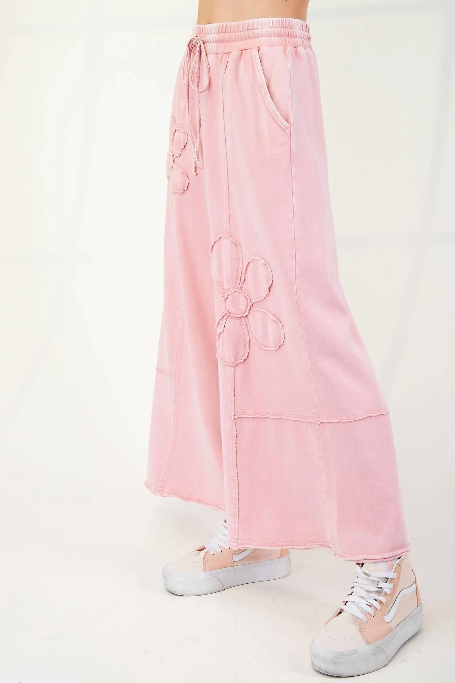 Mineral Washed Terry Knit Pants With Flower Patches In Dried Rose