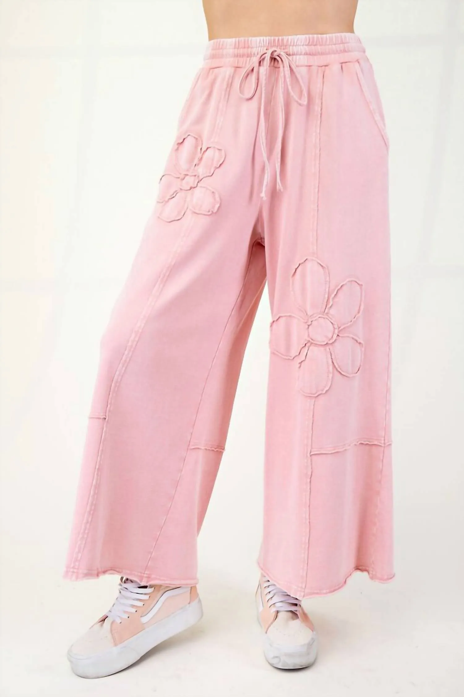 Mineral Washed Terry Knit Pants With Flower Patches In Dried Rose