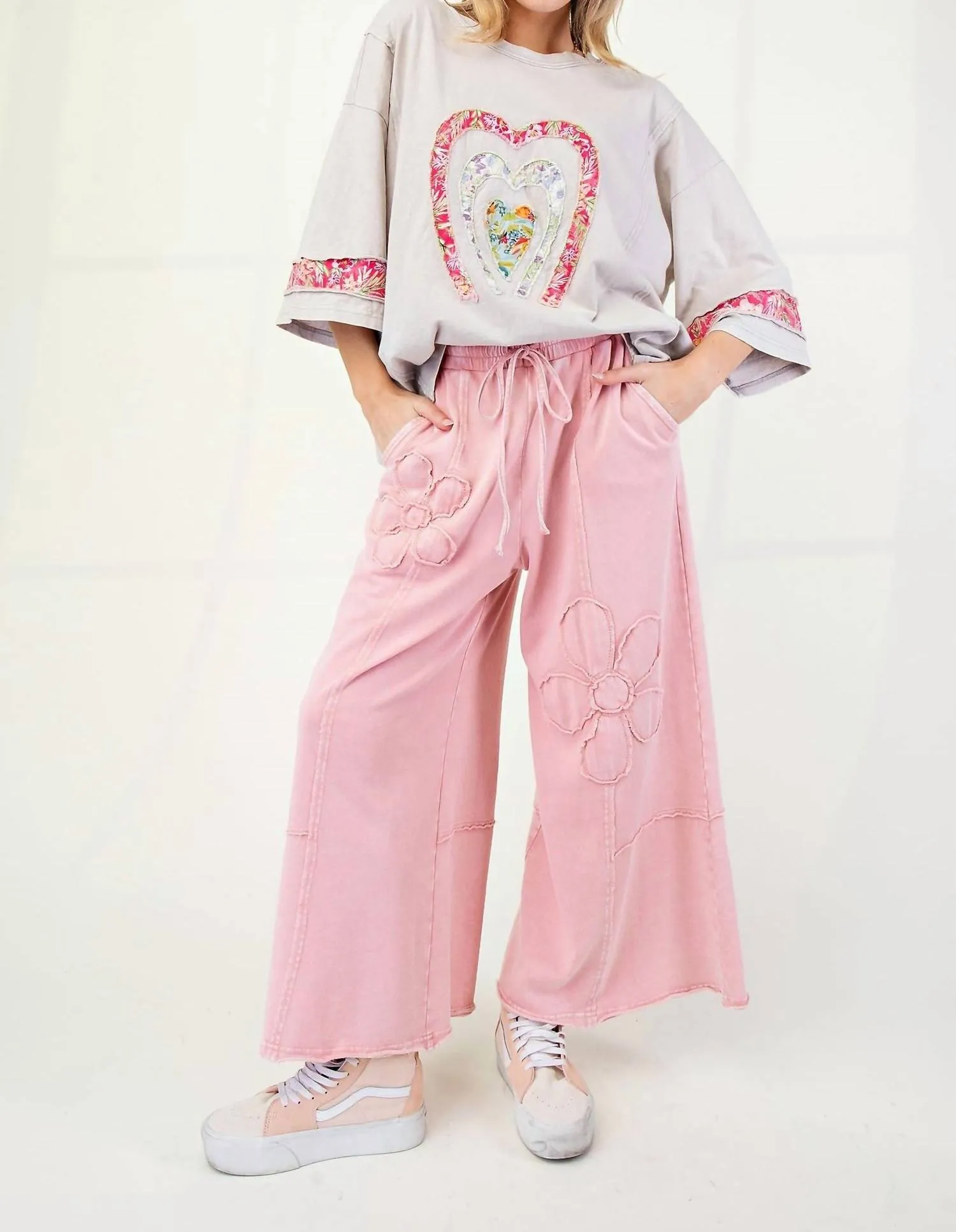 Mineral Washed Terry Knit Pants With Flower Patches In Dried Rose