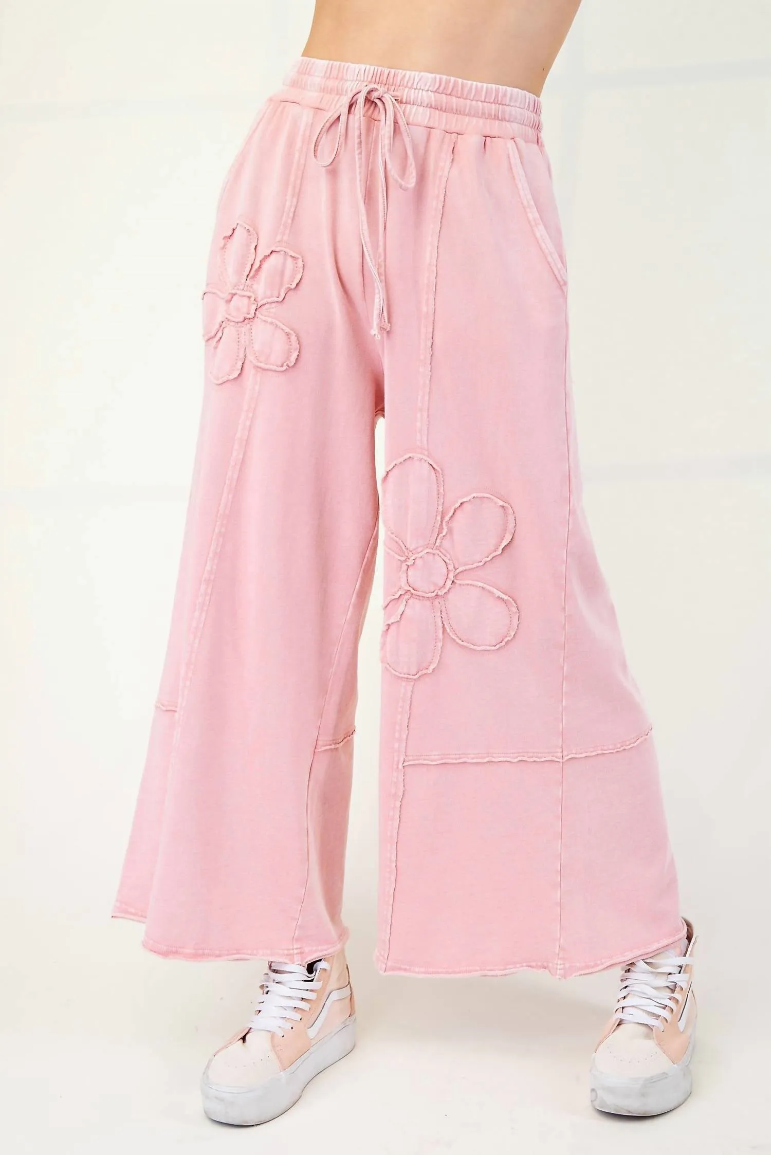 Mineral Washed Terry Knit Pants With Flower Patches In Dried Rose