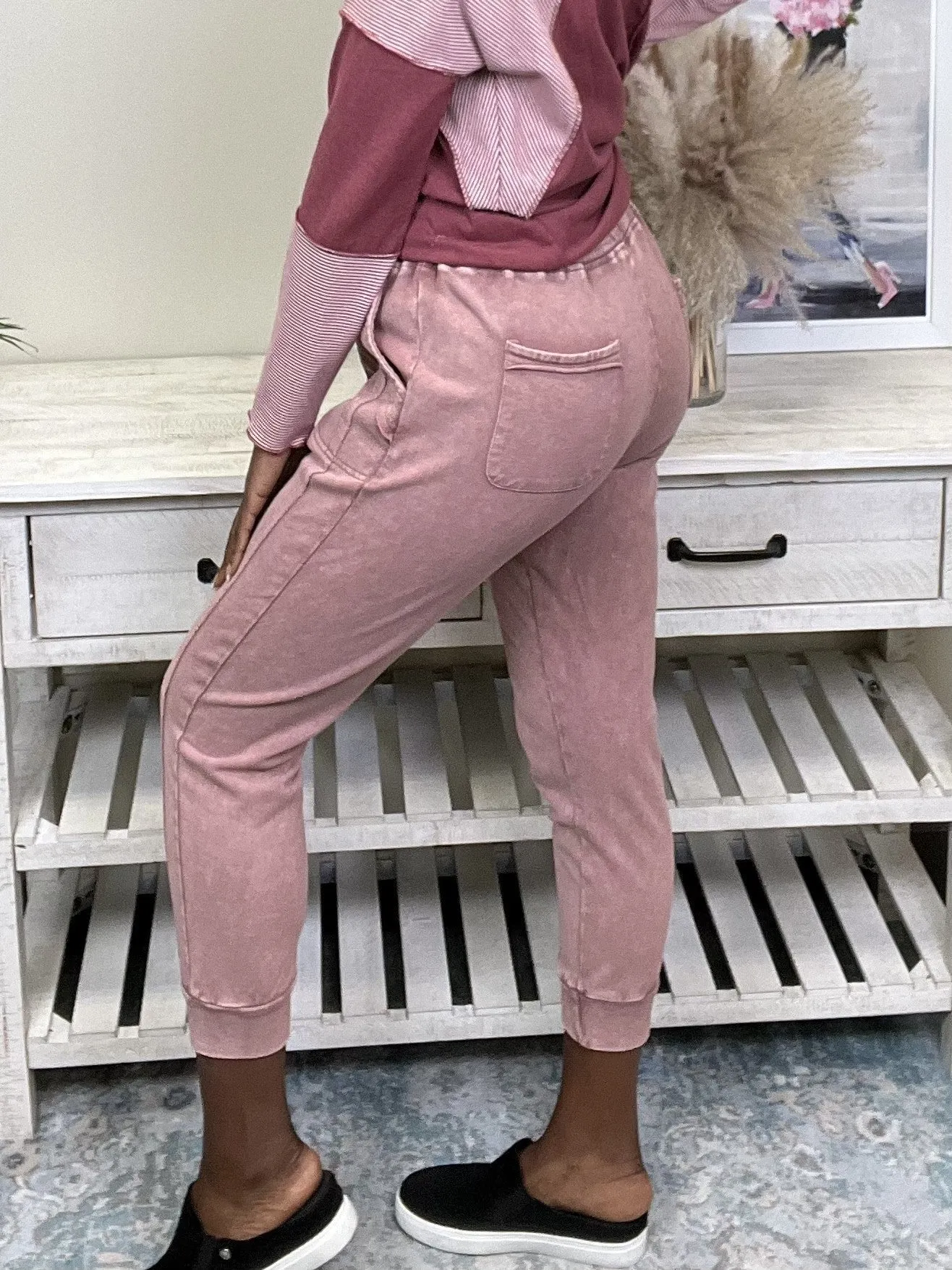 Nowhere To Run Women's Exposed Seam Knit Joggers