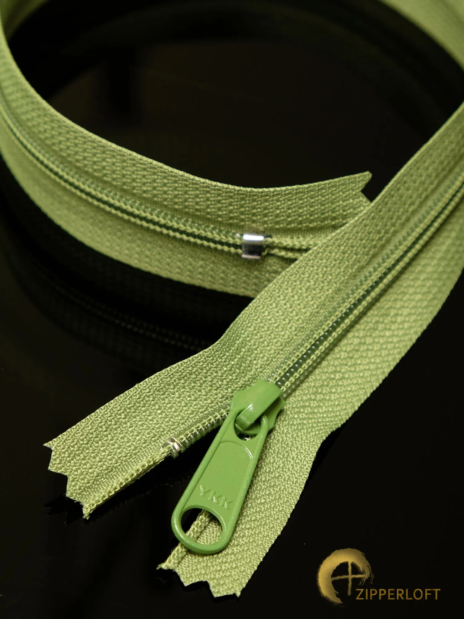 YKK #4.5 Heavy Duty Nylon Coil Purse Zipper (16/20/24") - 528 Olive Green